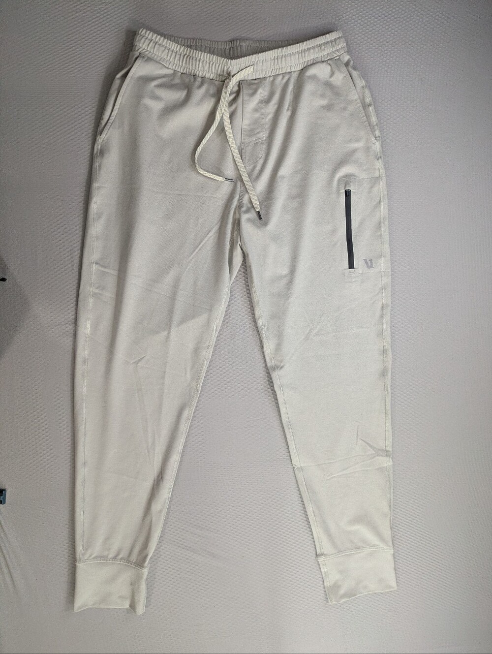 Vuori Sunday Performance Joggers Men’s Medium Platinum White V416